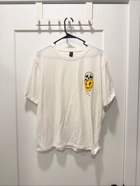 ROMWE White Short Sleeve Tee with Yellow Dripping Smiley Skull Graphic